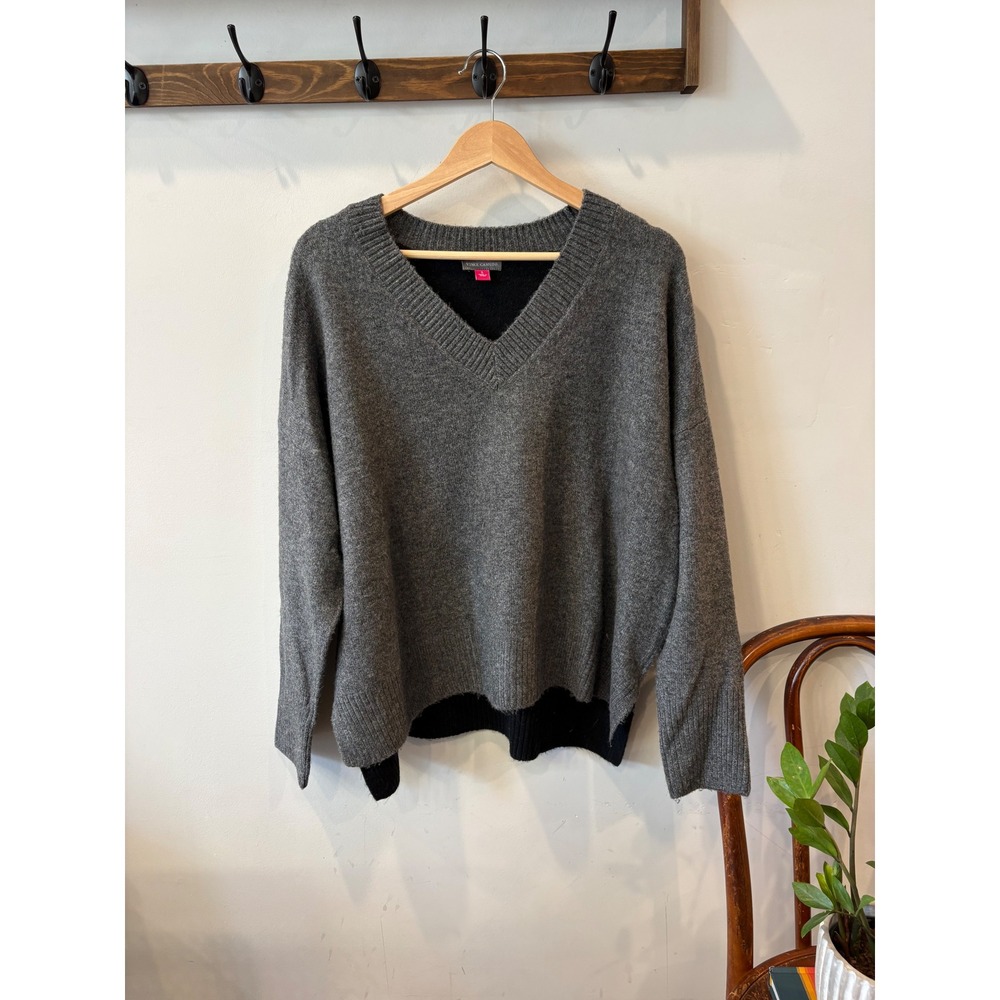 Vince Camuto Gray & Black Colorblock V-Neck Knit Sweater